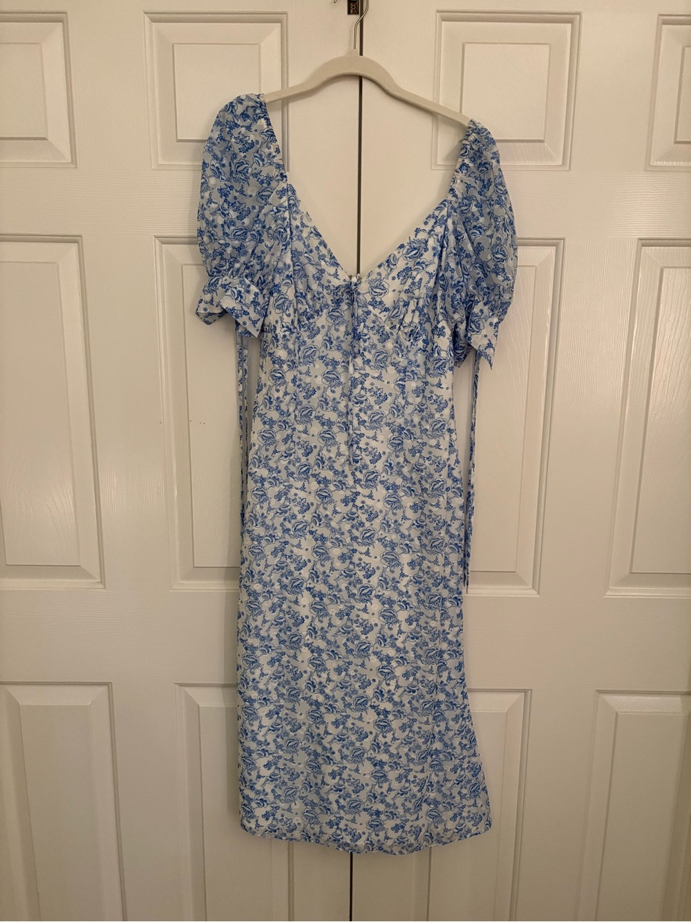 Tularosa White and Light Blue Floral Puff Sleeve Midi Dress